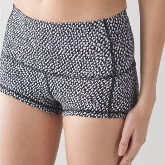 Lululemon Wunder Short 2” Mini Scatter Star Arctic Grey Black Sz 6 Luxtreme - Picture 1 of 11